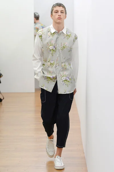 Look 10